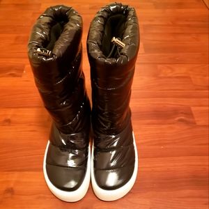 Jeffrey Campbell Snowed Flat Boots. Size 8.5 True to size Synthetic Boot